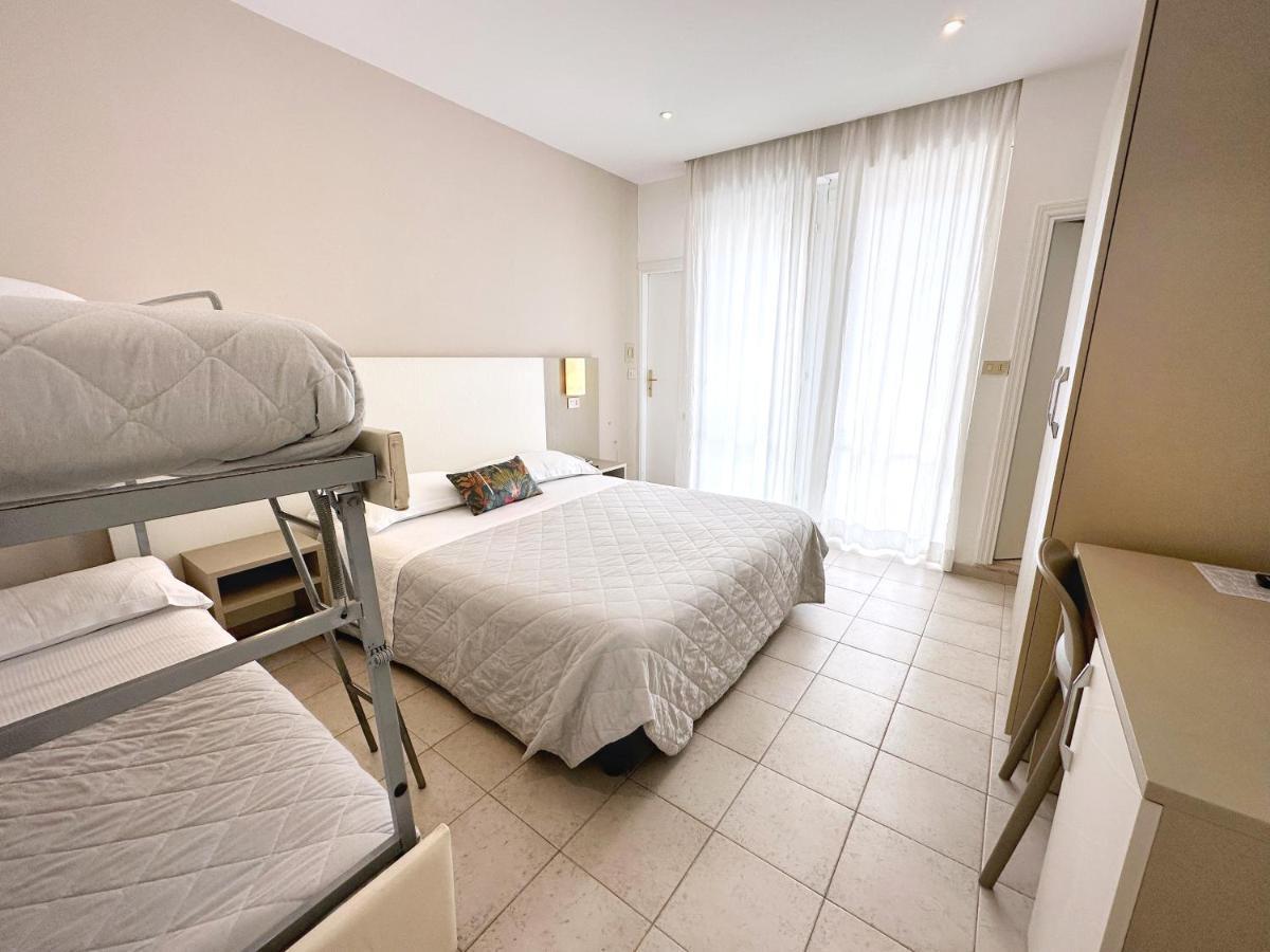 Aura Living Hotel Rimini Zewnętrze zdjęcie