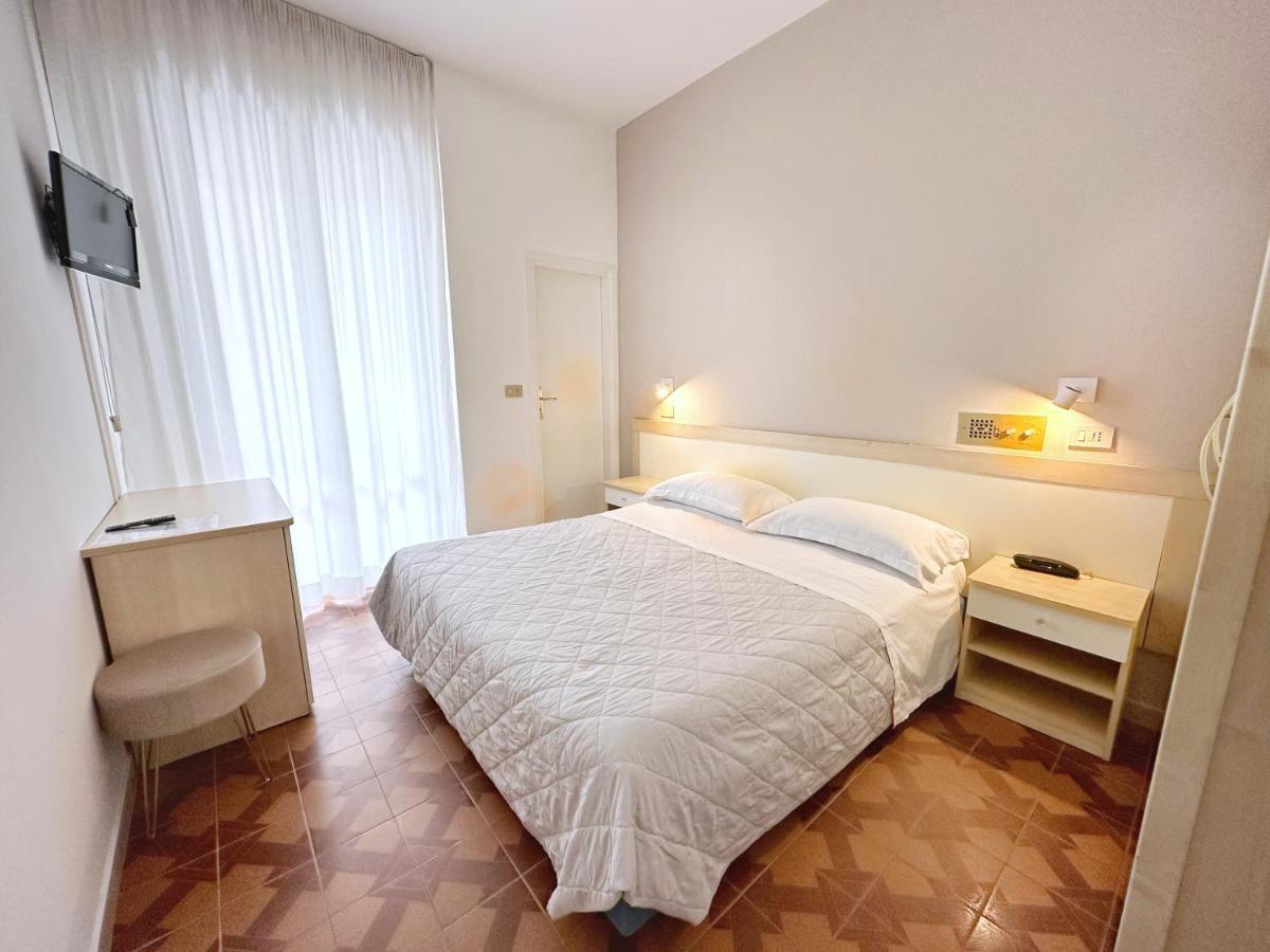 Aura Living Hotel Rimini Zewnętrze zdjęcie